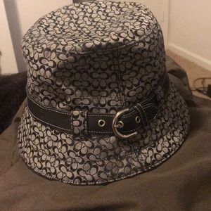 Coach authentic bucket hat size P/S